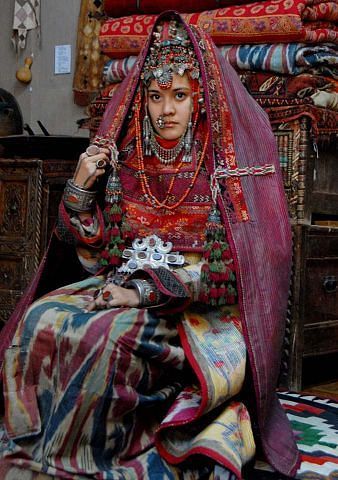 Sazani folk woman blog